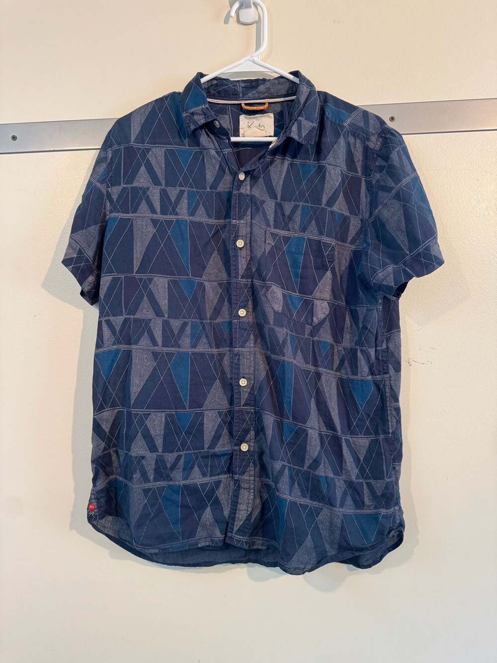 Koto Men's Short Sleeve Geometric Print Button Down Shirt Size M